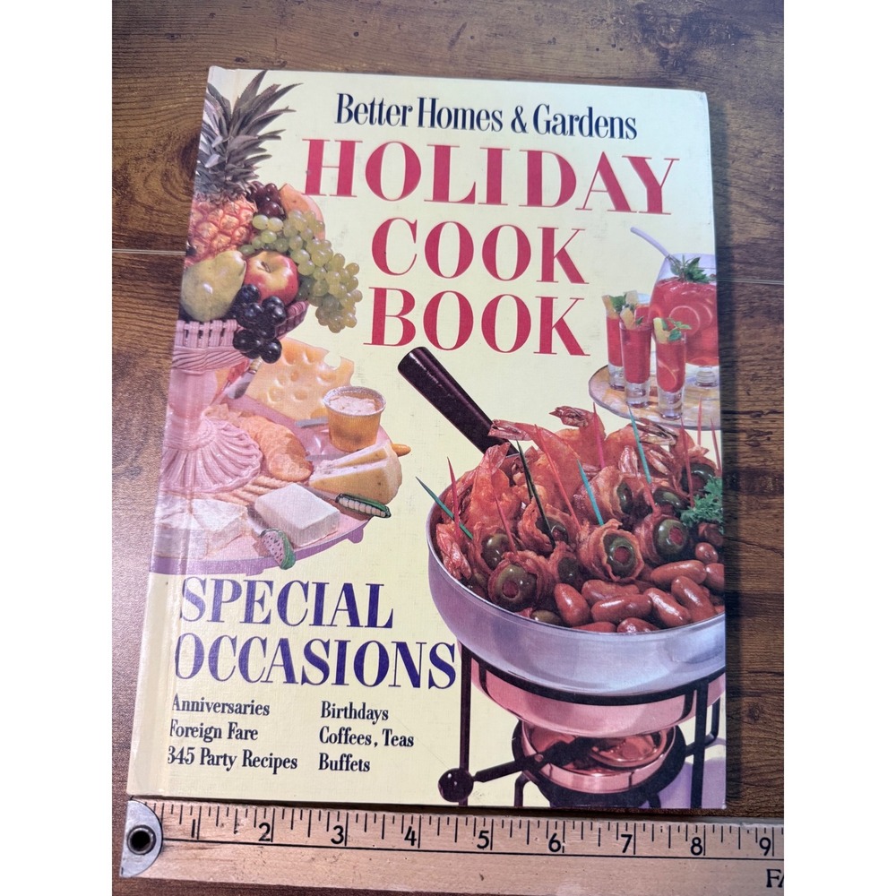 Better Homes & Gardens Holiday Cook Book 1969 Vintage Hardcover Party Recipes
